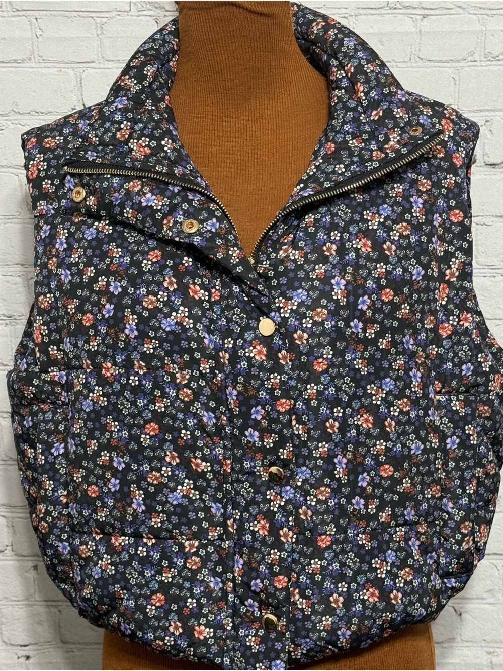 Floral Quilted Puffer Crop Vest Size S Black with Blue & Rust Flowers  **FLAW**